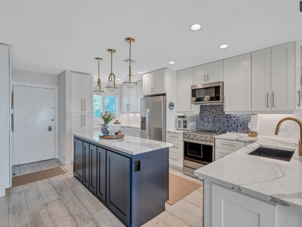 Luxurious Beachfront Condo in Longboat Key - Your Coastal Retreat Awaits